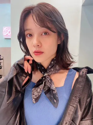 ミディアム 岡野 静華のヘアスタイル