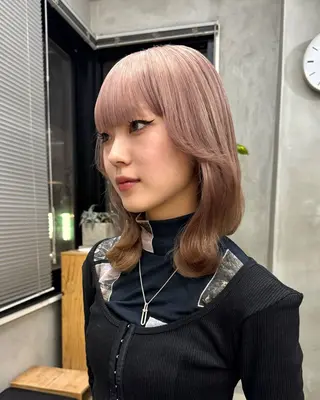 ミディアム スタイリスト ANNAのヘアスタイル