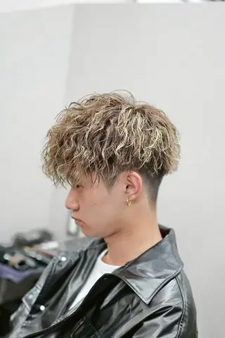 ミディアム カラー パーマ メンズ SLASHメンズ専門 大西郁也のヘアスタイル