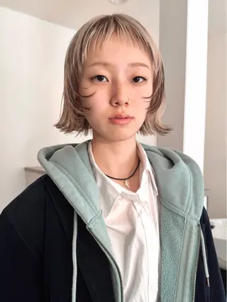 ショート カラー ミルクティーレイヤー Kaito🐩/栄のヘアスタイル