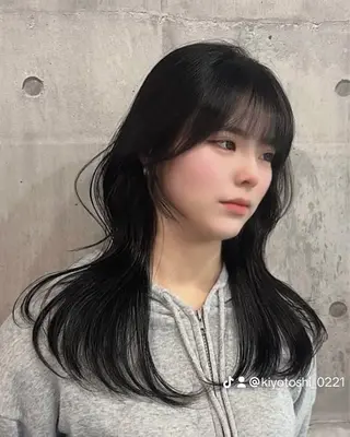 ロング レイヤー・ブリーチ kiyotoshiのヘアスタイル