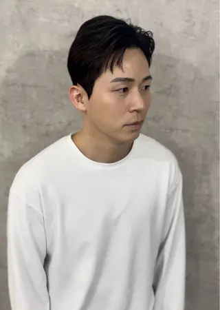 ショート カラー パーマ メンズ 森下 佑大のヘアスタイル