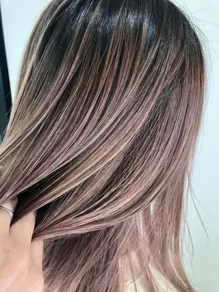 ミディアム カラー ito. ブリーチ/髪質改善のヘアスタイル