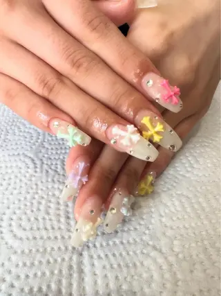 ネイル Moana所属・宮崎 美涼のネイルデザイン