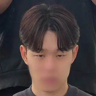 ショート カラー パーマ メンズ 森下 佑大のヘアスタイル