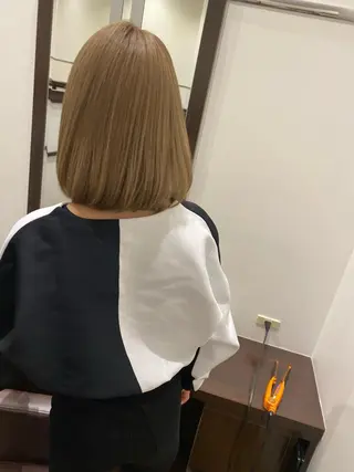 ショート カラー 石田 優菜のヘアスタイル