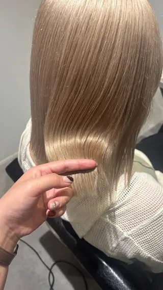 ミディアム 長尾ゆりの/ボブ/ ベージュ/ハイトーンのヘアスタイル