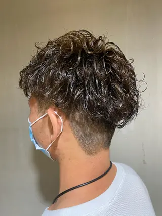 パーマ メンズ 梅田ハイトーン チダ ヒナノのヘアスタイル