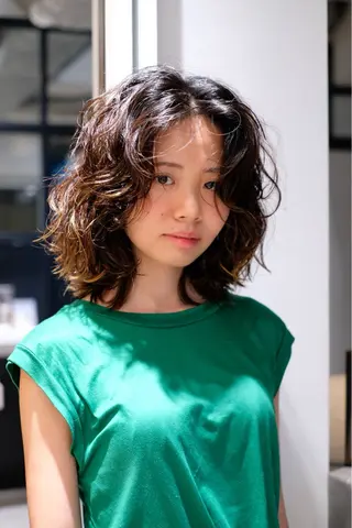 ミディアム パーマ 瓜谷 亮磨のヘアスタイル