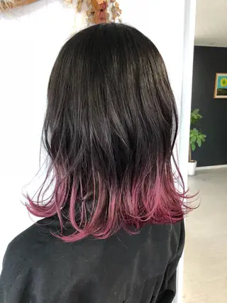 セミロング カラー AMELIE.（アメリ）所属・松浦 圭希のヘアスタイル