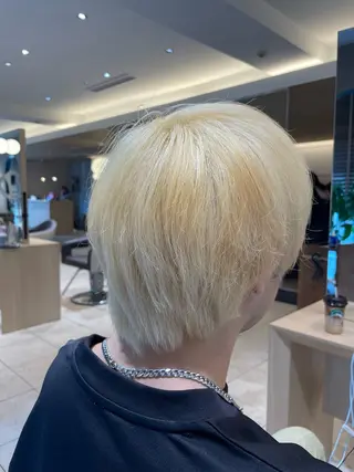 ショート カラー 畠山 莉緒のヘアスタイル