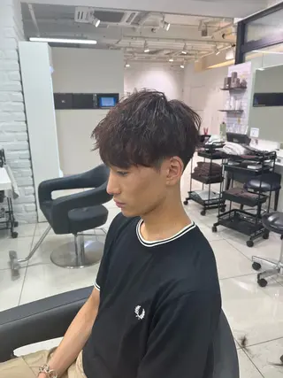 ショート メンズ 【シャドウパーマ センターパート】義心のヘアスタイル