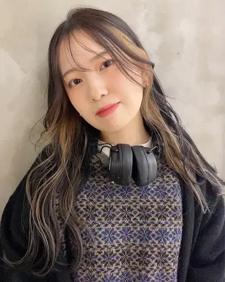 ロング カラー 小松 優奈のヘアスタイル