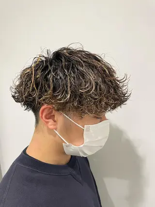 セミロング パーマ ヘアアレンジ メンズ 艶カラー の達人のヘアスタイル