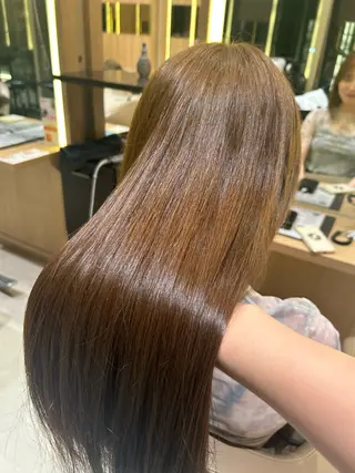 ロング UNIXマークイズみなとみらい所属・上杉 茉広のヘアスタイル