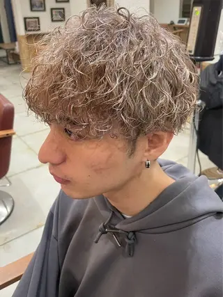 ミディアム メンズ Wカラーレイヤーカ ット⚡️CHIAKIのヘアスタイル