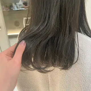 ミディアム カラー カジュアルを女っぽく 𝗮𝘆𝗮𝗰𝗼のヘアスタイル