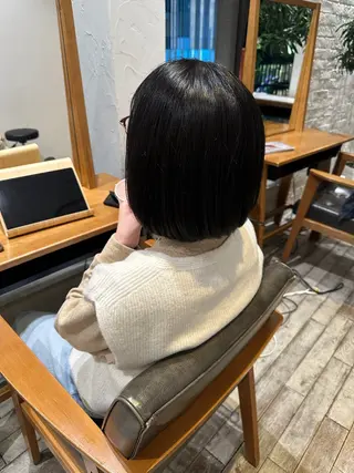 ショート Aura所属・丸山 心 / 艶カラーのヘアスタイル