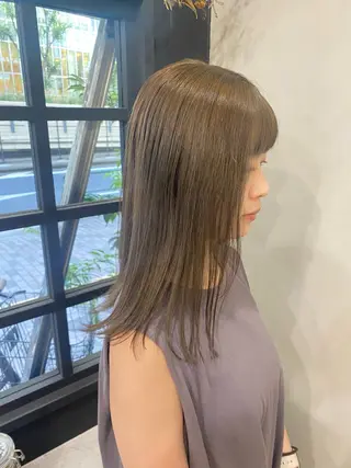 セミロング ブリーチなしダブルカ ラー🩶manamiのヘアスタイル