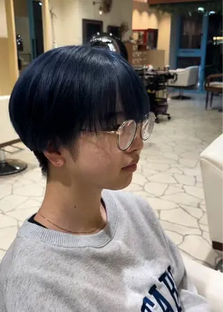 ショート カラー CYAN.所属・山口 陸のヘアスタイル