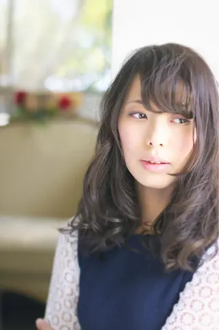 ミディアム Euphoria 【ユーフォリア】のヘアスタイル