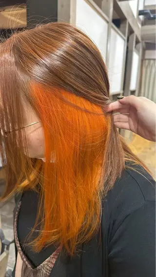 カラー 壁 菜乃葉のヘアスタイル