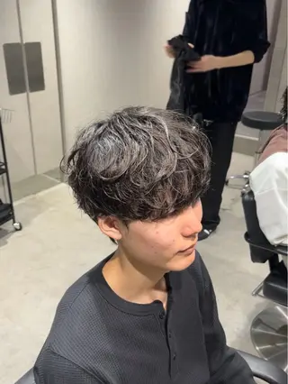 ショート カラー パーマ メンズ 【シャドウパーマ センターパート】義心のヘアスタイル