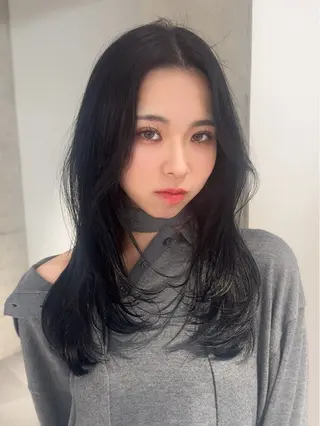 セミロング カラー MIES amane(アマネ)のヘアスタイル