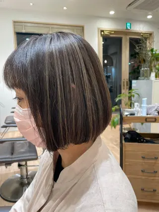 ミディアム 白髪ぼかしハイライト 💫ミネ　ヒロシのヘアスタイル