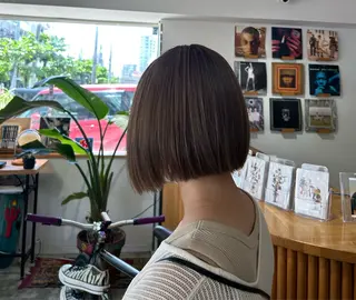 ショート カラー AOI✖️ BY MY SIDEのヘアスタイル