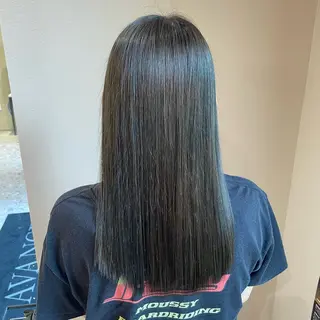 セミロング 岡本 彩香のヘアスタイル