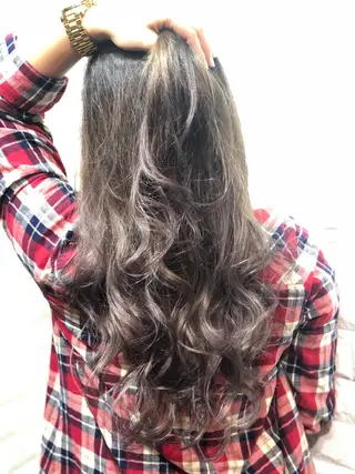 ロング カラー IwAsh大和駅前店所属・IwAsh大和駅前店 河野亜里香のヘアスタイル