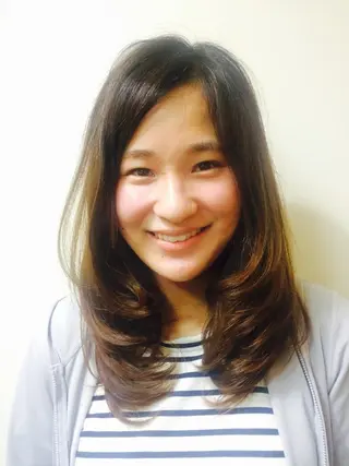 ミディアム セミロング ロング カラー パーマ 三橋 和希のヘアスタイル