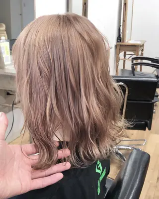 ミディアム カラー タカハシ ユウキのヘアスタイル