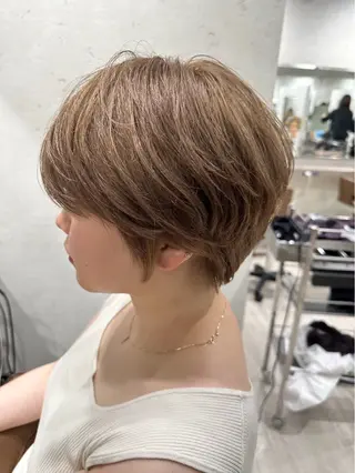 ショート グレージュ/レイヤー ふうか　渋谷のヘアスタイル