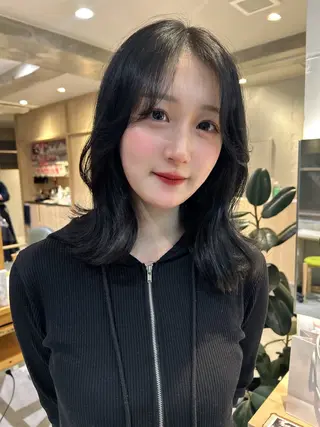 ミディアム カラー 𝐚𝐨𝐢🩰/ 酸性ストレートのヘアスタイル