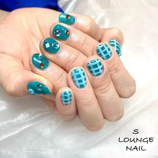 ネイル S LOUNGE NAIL所属・パーツたくさん🍓 SUMIのネイルデザイン