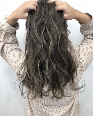 ロング カラー ブリーチカラーレイヤ ーカット🦋annaのヘアスタイル