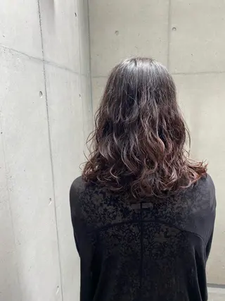 ミディアム パーマ ✨透明感カラー✨ 🦖佐々木未来🦕のヘアスタイル