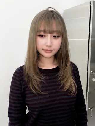 セミロング カラー kosoraレイヤー ハイトーン/デザインのヘアスタイル