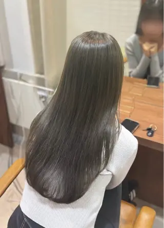 ロング カラー yuzua/オリーブ /透明感/レイヤーのヘアスタイル