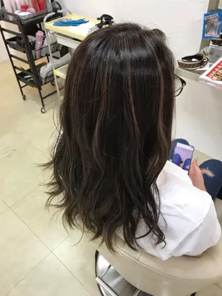 ロング カラー 浅岡 のどかのヘアスタイル