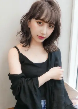 ミディアム カラー レイヤー　べージュ 白石研太のヘアスタイル