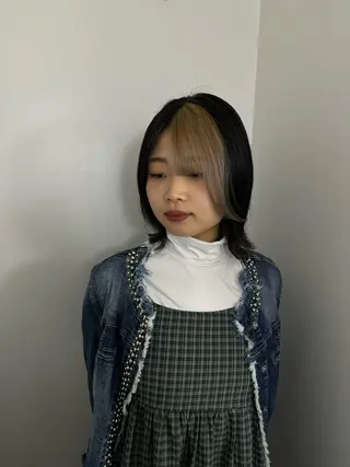 ミディアム カラー 中澤 眸乃のヘアスタイル