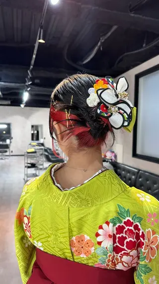 ミディアム ヘアアレンジ KISS SWAN所属・B E C H I C O〔べち子〕のヘアスタイル