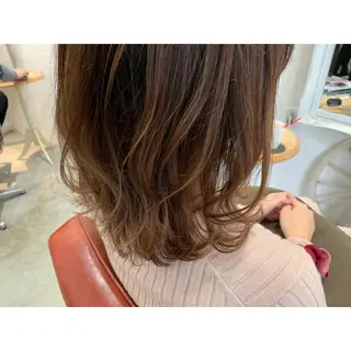ミディアム カラー fio マナミのヘアスタイル