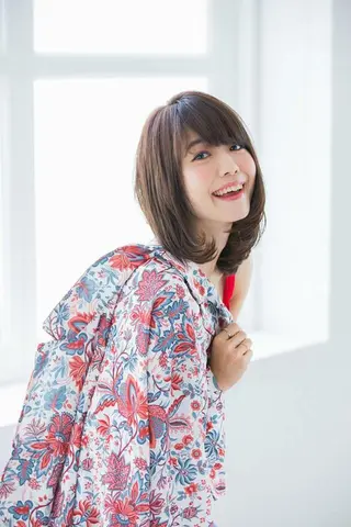 ミディアム 所渉/韓国レイヤー /ウルフカットのヘアスタイル