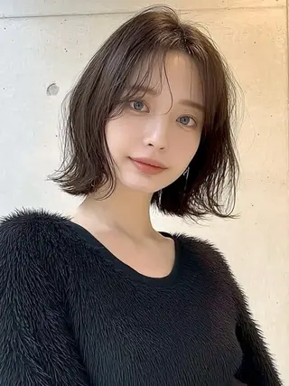 ミディアム 越川 友美子のヘアスタイル