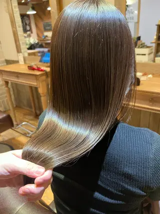 セミロング カラー 韓国🇰🇷レイヤー 映える顔周り🩷のヘアスタイル