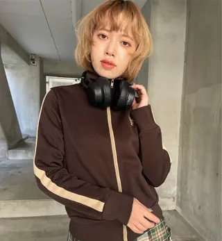 ショート パーマ、ボブ、透明感 カラー、小須田ゆあのヘアスタイル